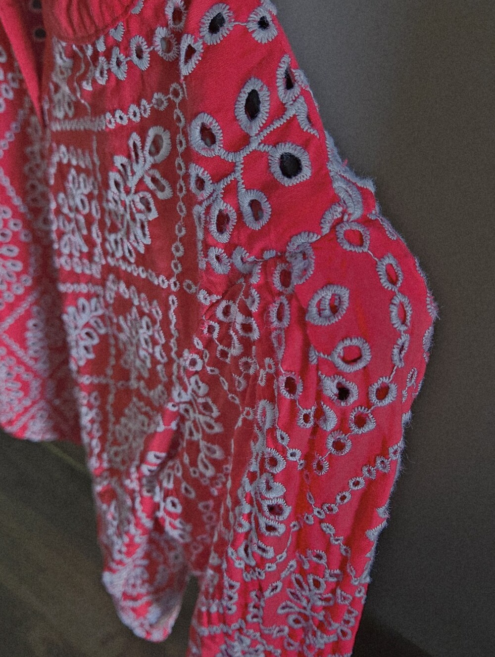 Cabi Lyric Embroidered Red White Eyelet top M EUC Cotton July 4 Nautical Summer - Picture 3 of 15